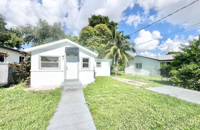 Renovated 3 bed/2 baths house, gated, centrally located in Miami! photos photos