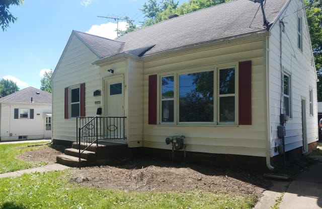 1140 Hammond Avenue - 1140 Hammond Avenue, Waterloo, IA 50702