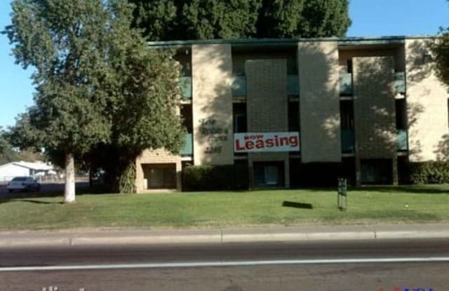 Los Robles - 2245 North 36th Street, Phoenix, AZ 85008