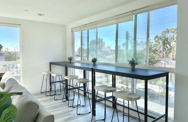 1476 W 35th St - Co-Living Gallery 4