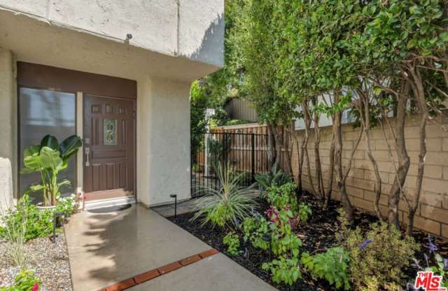 603 Racquet Club Ln Gallery 2