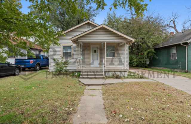 222 South Edwards Ave photos photos