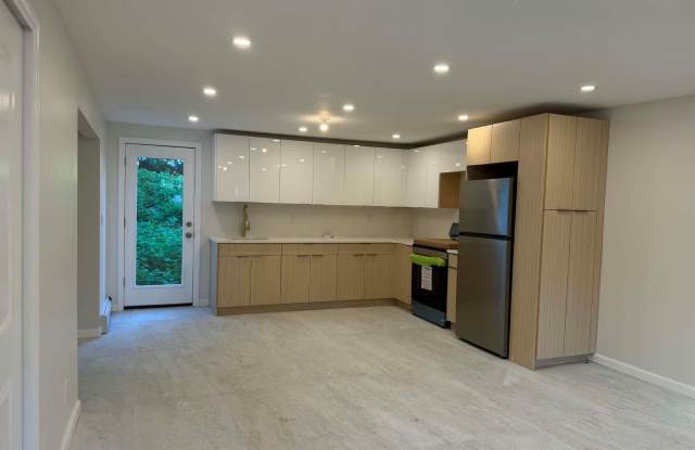 60 Schneider Avenue Gallery 2