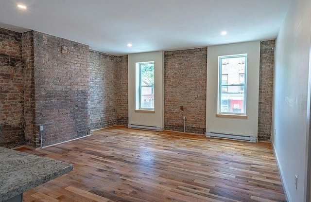 275 FOURTH Street Gallery 3