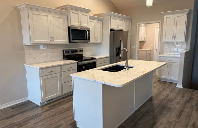 Walkout ranch townhome with 2 stall garage. Spacious 3 bedrooms/3 full bathrooms photos photos