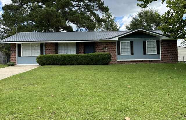 2211 Shannondoah Drive - 2211 Shannondoah Drive, Dothan, AL 36301