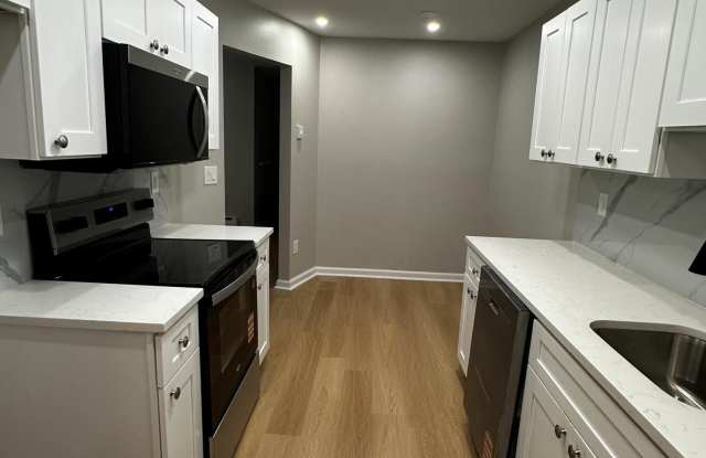 140 Amberly Drive Gallery 1