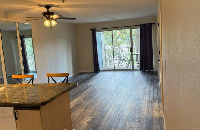 1 BEDROOM / 1 BATHROOM GARDEN LEVEL CONDO photos photos