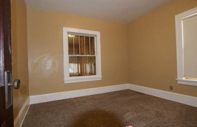 1839 Lincoln St North East Gallery 2
