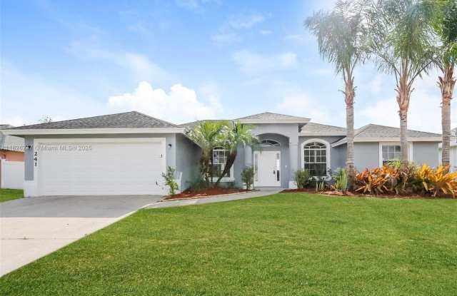 241 SW South Quick Cir photos photos