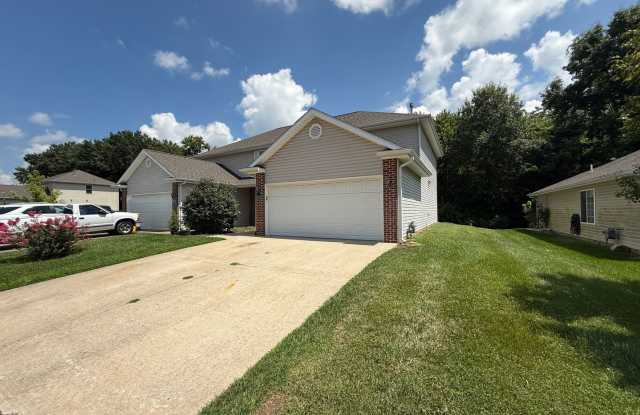 3 bedrooms and 2 baths Gallery 3