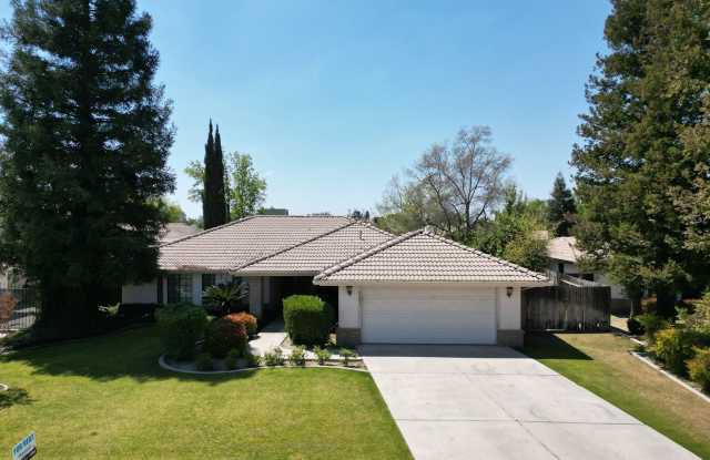 Charming 3-Bedroom Home in North Campus Park photos photos