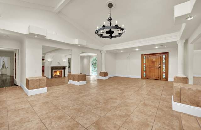 1250 Shadow Lane Gallery 4