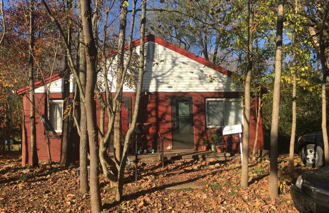 1 bedroom , 1 bath Studio Duplex: Available August 2025! photos photos