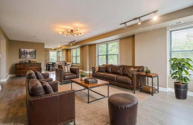 2545 West Catalpa Ave. photos photos