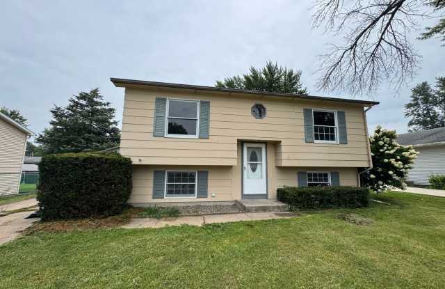 Split Foyer Available Now! - 9421 12th Street West, Rock Island, IL 61201