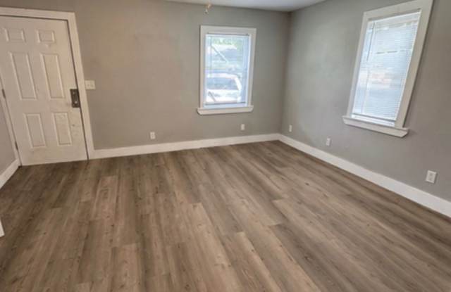 NOW PRE-LEASING! AVAILABLE 8/10/26!!! Adorable 3 Bedroom/1.5 Bathroom House Gallery 3