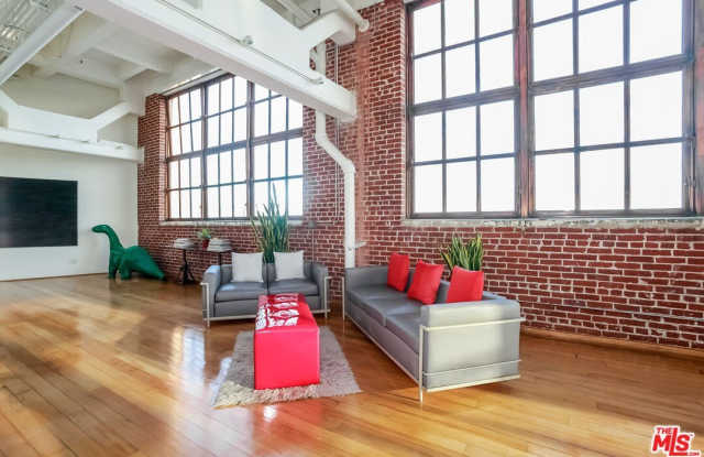 1850 E INDUSTRIAL St Gallery 2