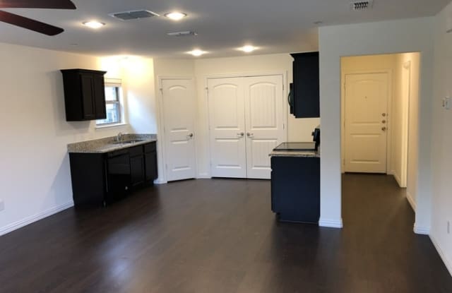 1321 Lakecrest Lane Gallery 3