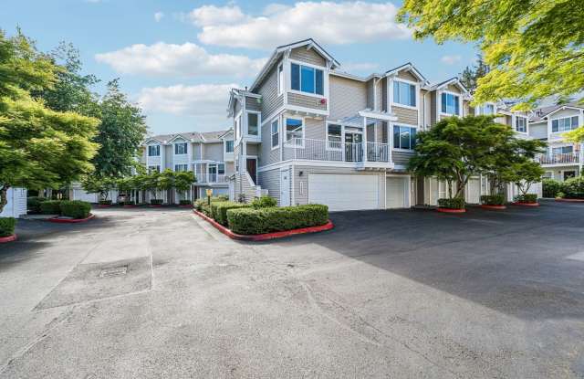 Spacious 3BR Bothell End-Unit Townhome with 3-Car Garage Gallery 1