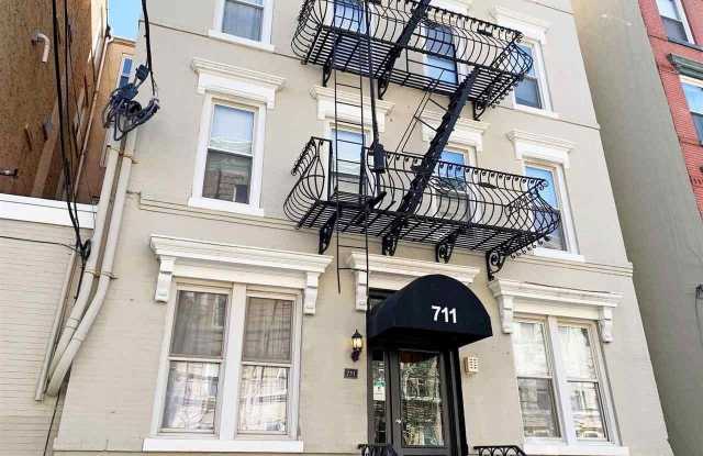 711 WILLOW AVE photos photos