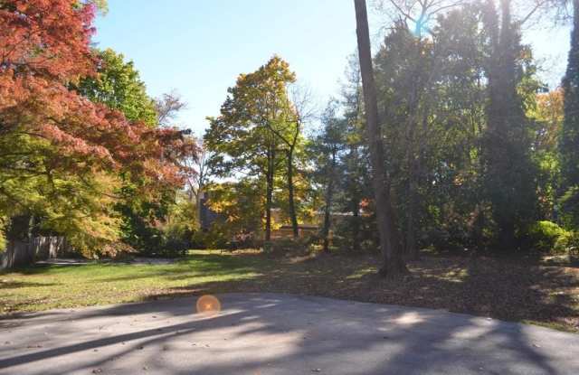 211 PENNSWOOD ROAD Gallery 2