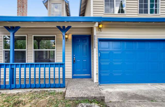 3BR/2.5BA Two-Story Home in Bethany/NW Portland — Expansive Backyard Deck, Fully Fenced Yard & 2-Car Garage Gallery 4