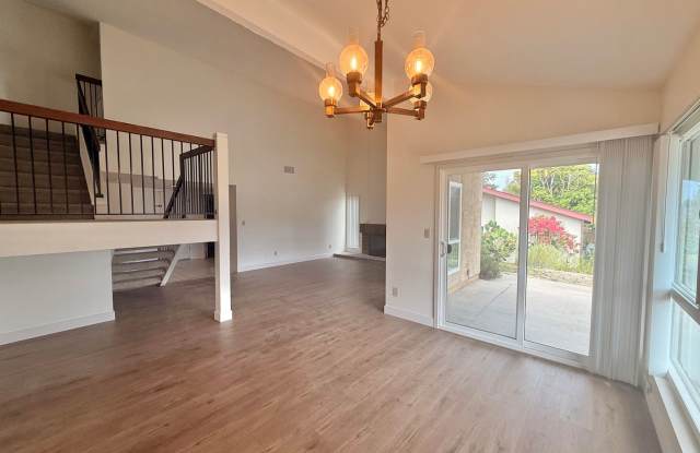 Large Home on Cul-de-Sac! Gallery 3