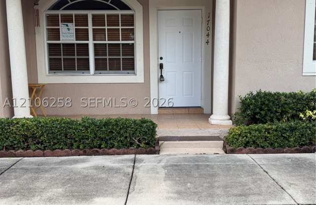 17044 SW 137th Ct Gallery 3