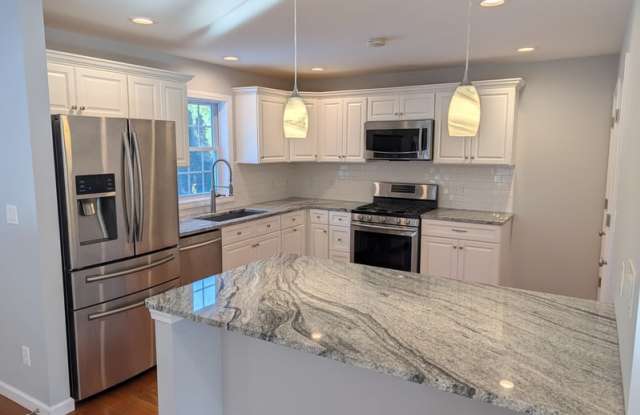 227-229 River Road - 227 - 227-229 River Road, Hartford County, CT 06085