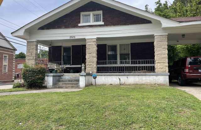 2526 YALE photos photos