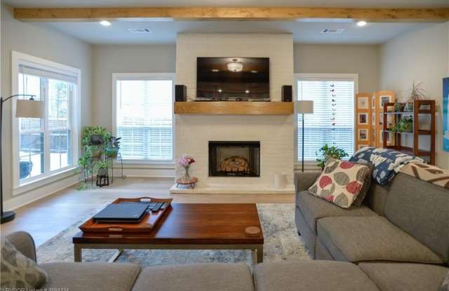 8115 Donnington CT Gallery 3