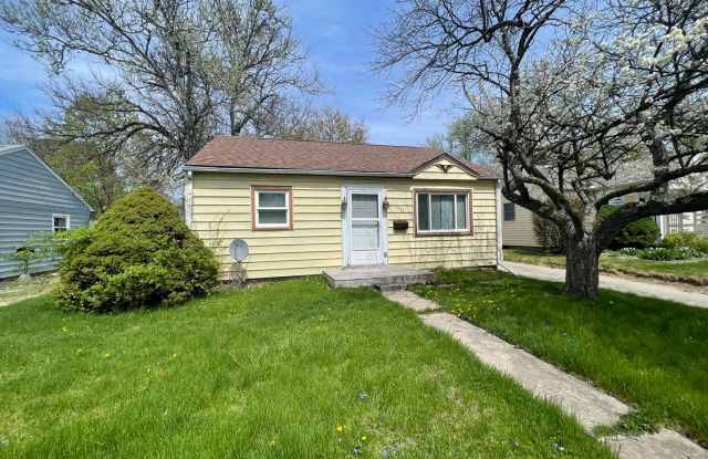 2 Bedroom W/ 2-Car Garage and Basement! photos photos