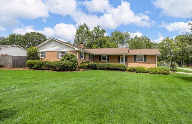 Spacious 2 bedroom 1.5 bathroom home in the heart of Greer photos photos