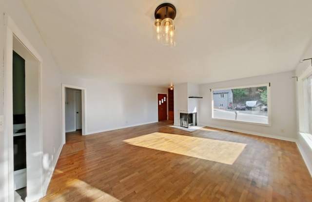 Charming bungalow with a large fence yard! photos photos