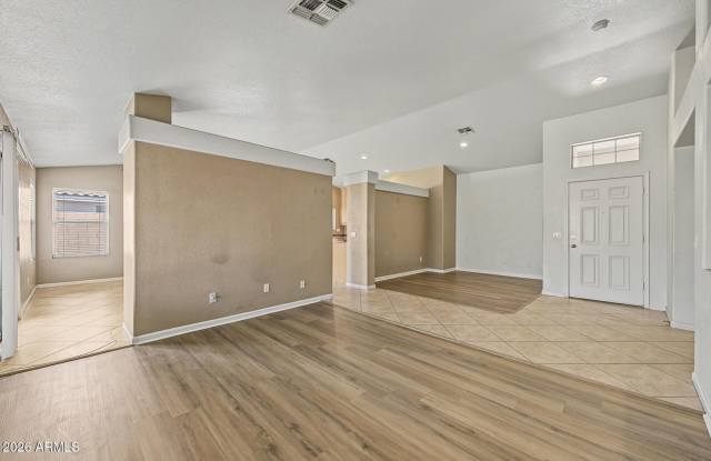 4008 W Bloomfield, Phoenix - Move in ready 3 bed/2 bath w/3 car garage Gallery 4