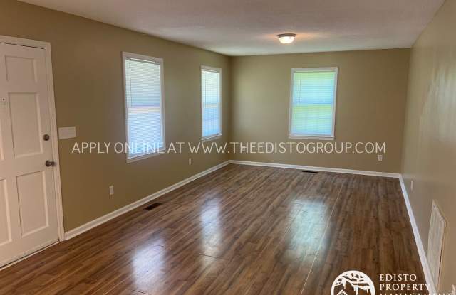 Centrally Located Two Bedroom, One Bathroom Home Gallery 3