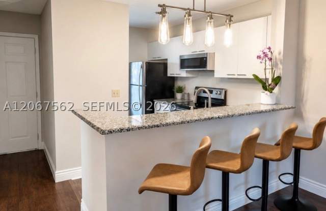 4847 Via Palm Lks Gallery 1