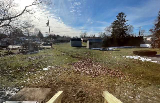 3 Bedroom 3 Bath House Rental with Basement, Back Yard, and more! photos photos