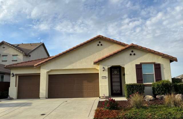 Immaculate Roseville property with solar! photos photos