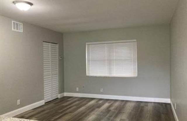 Newly Updated Apartments - Affordable and Close to Everything! - ASK ABOUT OUR MOVE IN SPECIALS! - HABLA ESPANOL Gallery 4