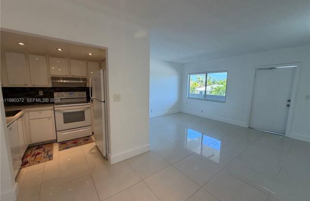 1400 NE 54th St photos photos