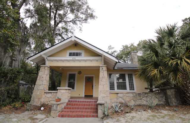 834 East University Avenue - House photos photos