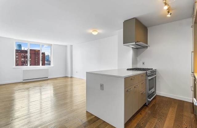 225 Rector Pl Apt 12R Gallery 1