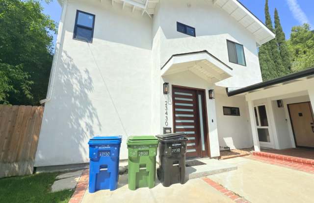 Beautifully Renovated 3-Bedroom Home in West Hills photos photos