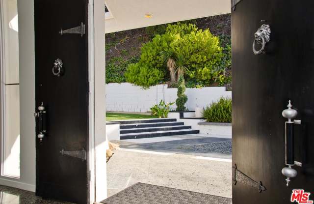 960 STRADELLA Road Gallery 4