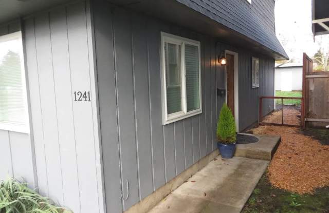 2-Bedroom 1.5-Bathroom 2-Story Townhouse Gallery 3