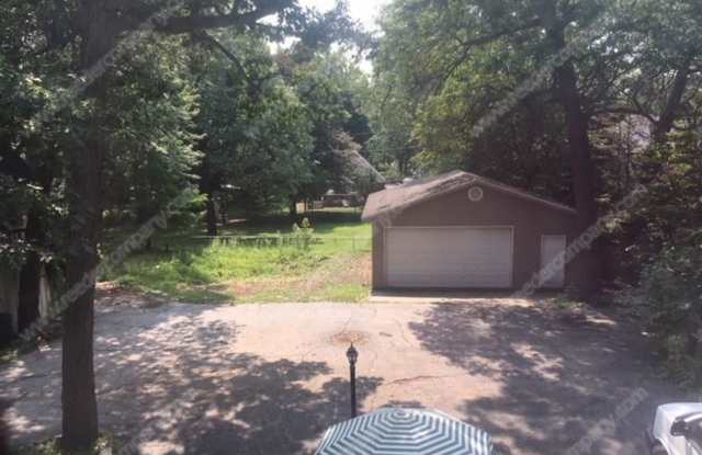 4 bedroom with tons of space, minutes from 80/94 Gallery 4