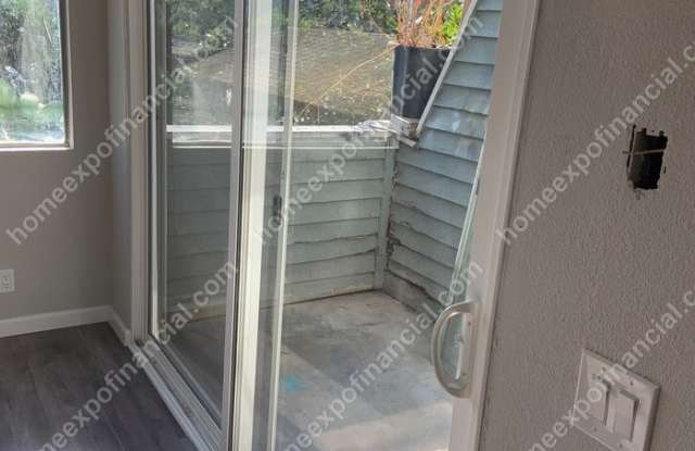 1330 North Spurgeon Street Gallery 4