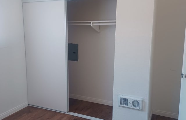 2BDRM / 1 BATH CONDO Management Super Move in Special ! (OAC) 1/2 OFF THE 1ST MONTH RENT Call for more additional detal at, 619-981-3529 photos photos